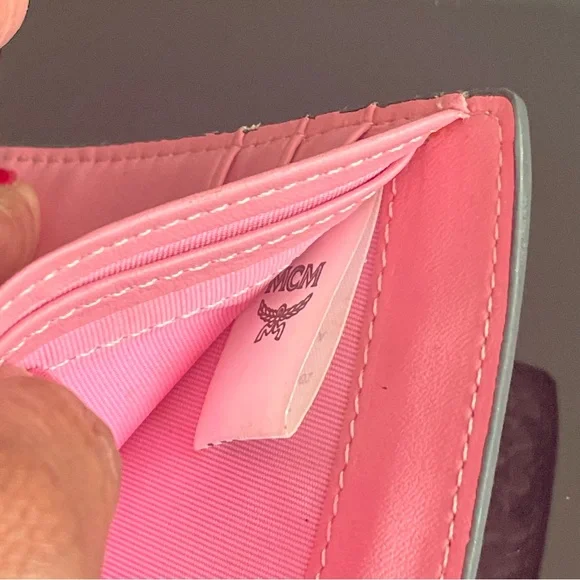 SOLD‼️. NEW MCM LIMITED EDITION PINK BUNNY VISETTOS LEATHER WALLET - Picture 9 of 12